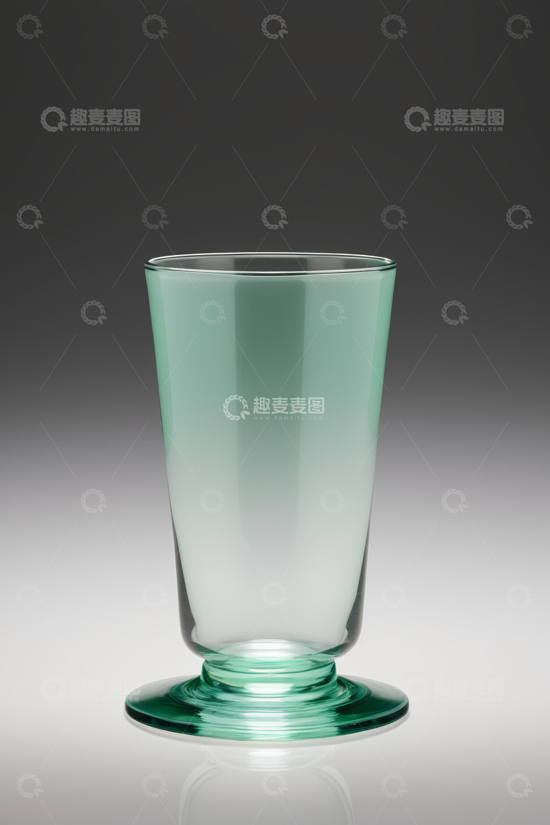 高清大图下载【趣麦麦图】透明玻璃高脚杯静物特写