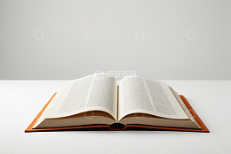 翻开的书籍特写