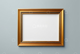 金色画框装饰在浅灰色墙面上