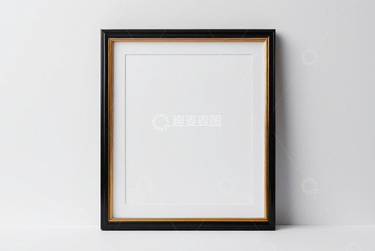 黑色金边相框展示空白画面