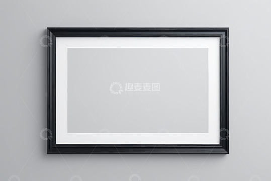 黑色相框挂于灰色背景墙