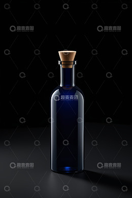 深蓝色玻璃瓶带软木塞特写