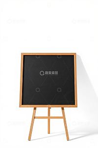 木质画架上的空白黑板