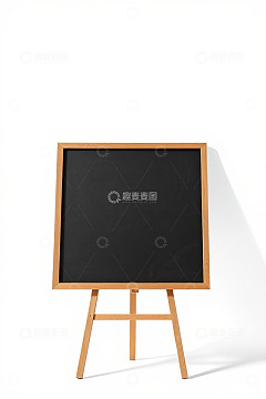 木质画架上的空白黑板