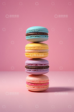 堆叠的彩色马卡龙甜点