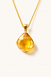 金色项链配黄色宝石吊坠