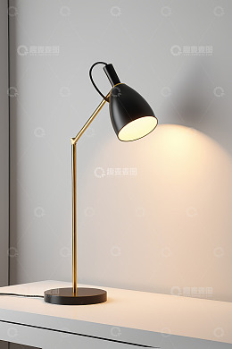 简约风格台灯放置在白色台面上