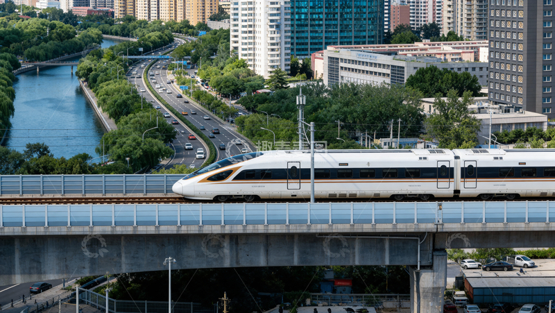 高清大图下载【趣麦麦图】高铁掠城畔河风带轨声