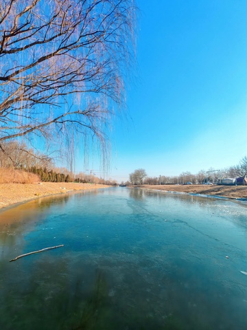 冬日河流冰封美景