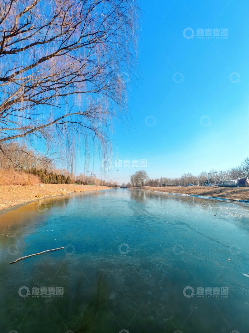 高清大图下载【趣麦麦图】-冬日河流冰封美景