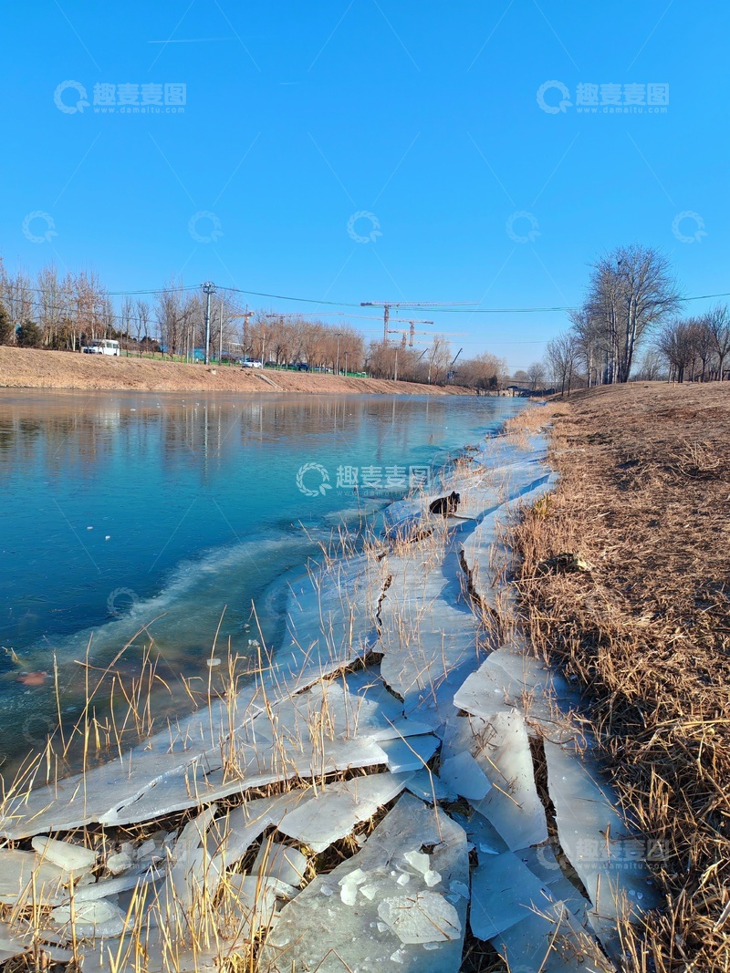 高清大图下载【趣麦麦图】冬日河边冰层景观