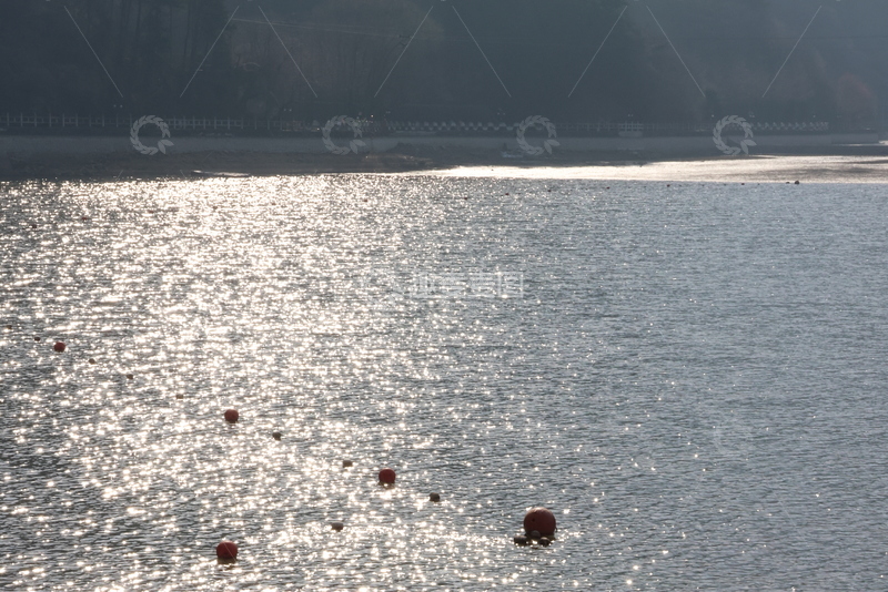 高清大图下载【趣麦麦图】-波光粼粼海面风光