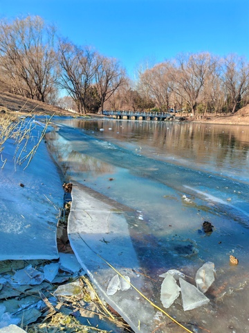 冬日结冰河流风光摄影