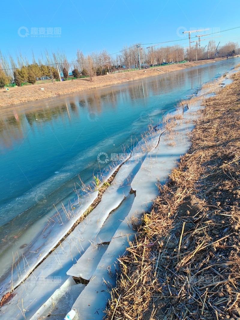 高清大图下载【趣麦麦图】冬日河流冰封景象