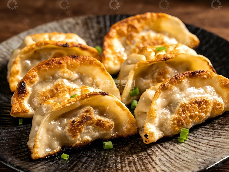 高清大图下载【趣麦麦图】金黄的煎饺子