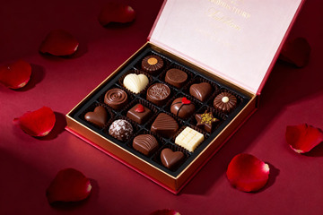 巧克力礼盒浪漫红色背景