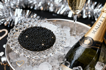 奢华香槟鱼子酱冰镇享受
