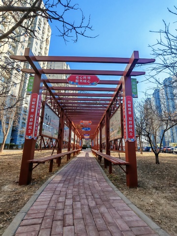 城市公园红色长廊景观