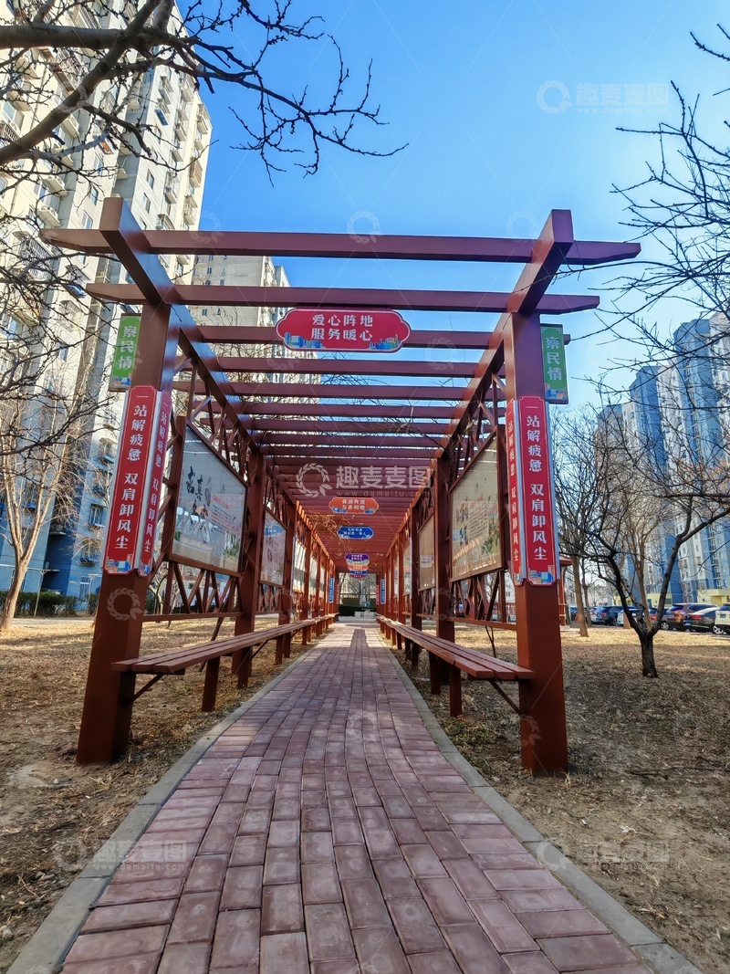 高清大图下载【趣麦麦图】城市公园红色长廊景观