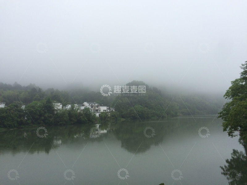 高清大图下载【趣麦麦图】云雾缭绕的景区