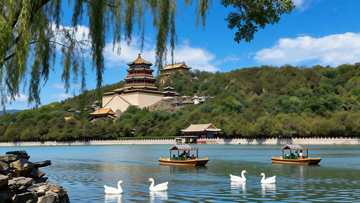 湖边垂柳下古楼藏在青山里