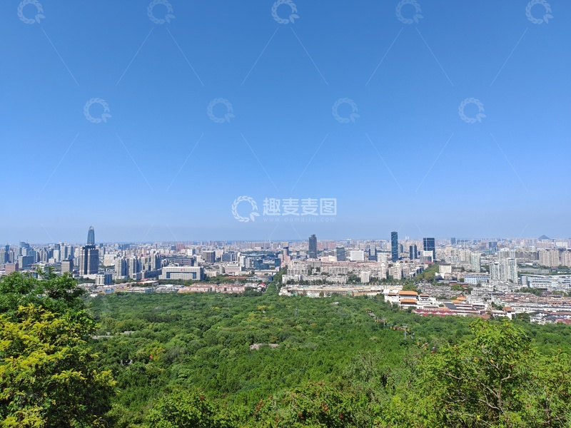 高清大图下载【趣麦麦图】城市天际线绿树环绕