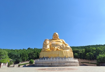 金色佛像庄严壮观风光摄影