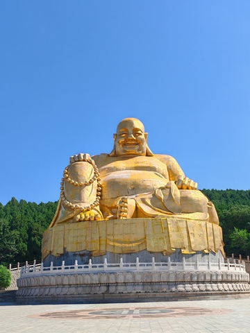 金色大佛佛像雕塑