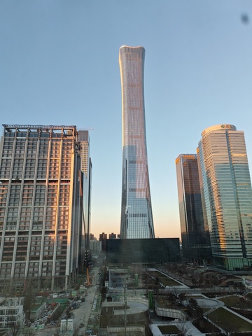 城市高楼黄昏景象