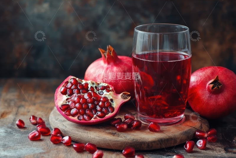 高清大图下载【趣麦麦图】鲜榨石榴汁饮品饮料