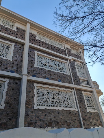 古典建筑镂空雕花外墙