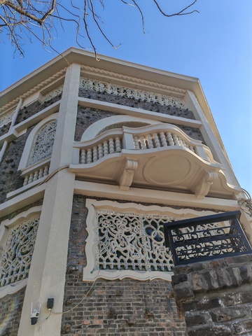 古典建筑雕花阳台