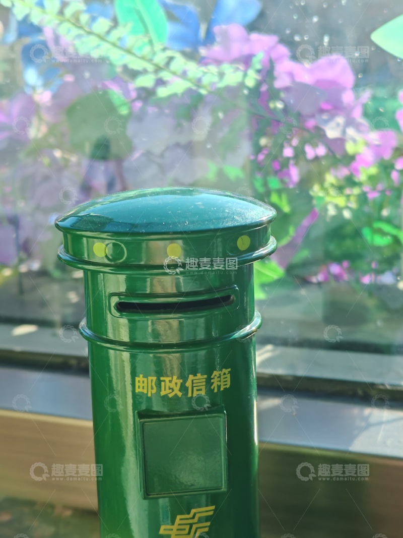 高清大图下载【趣麦麦图】绿色邮政信箱户外场景