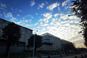 傍晚校园建筑风光摄影