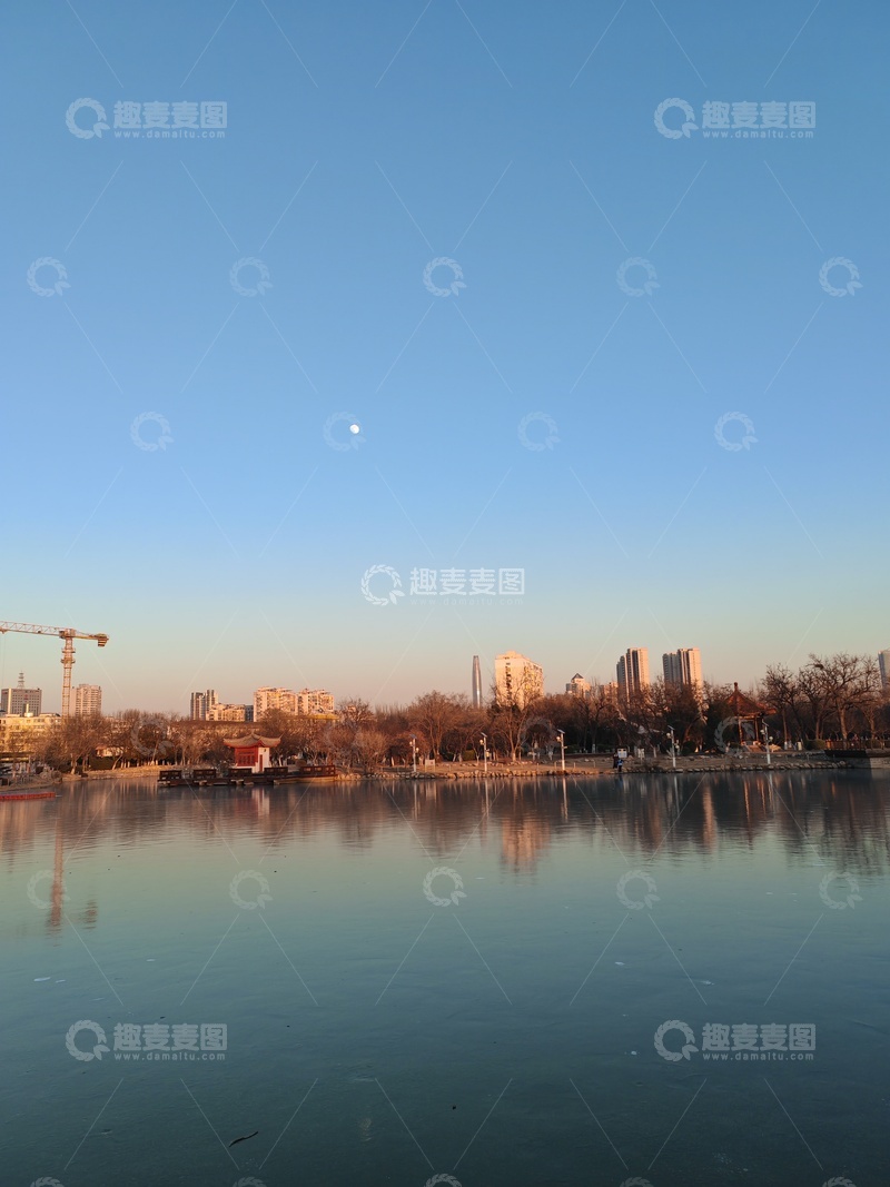 高清大图下载【趣麦麦图】城市湖畔月夜风光