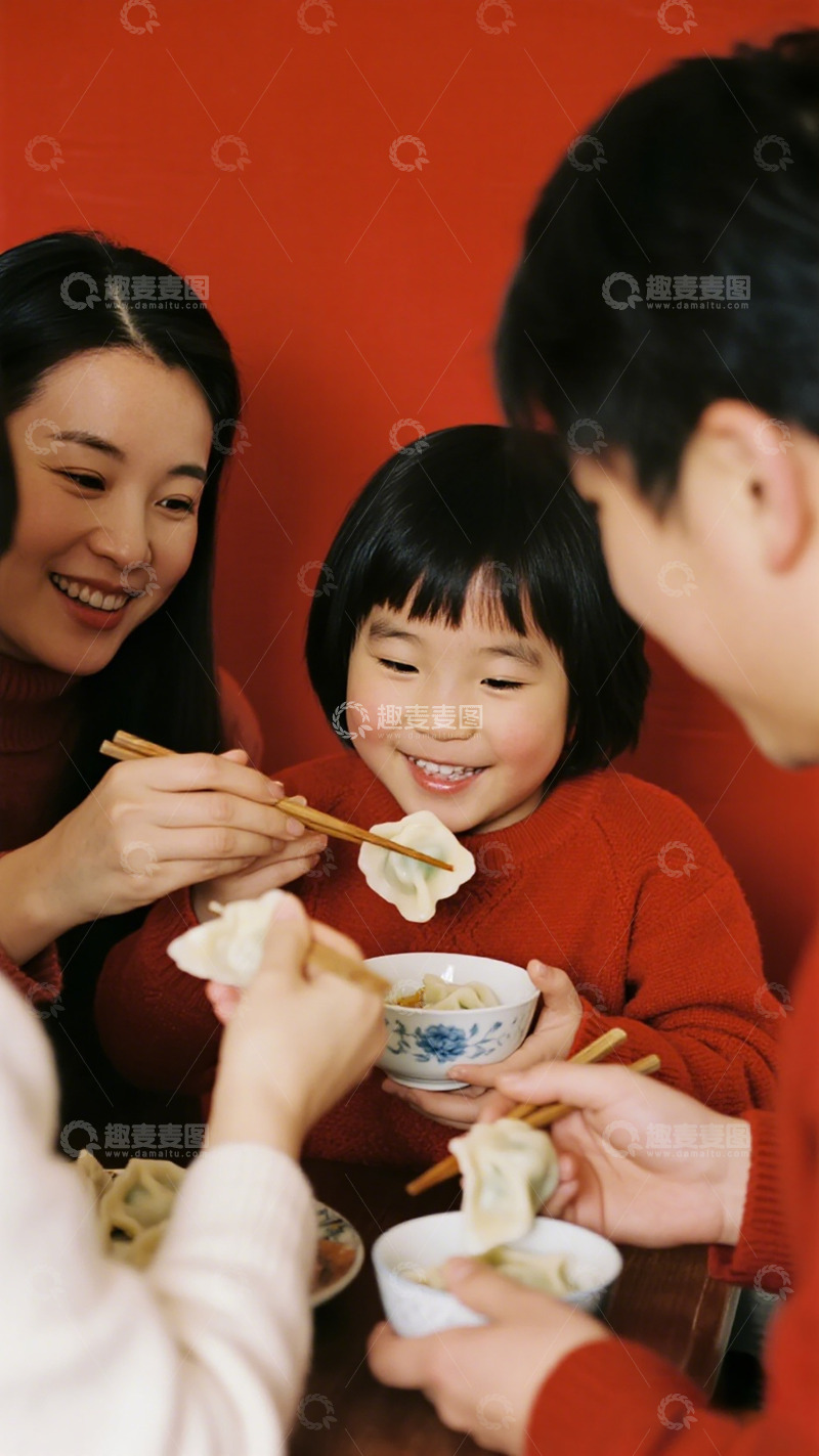 高清大图下载【趣麦麦图】温馨家庭聚餐饺子美食摄影