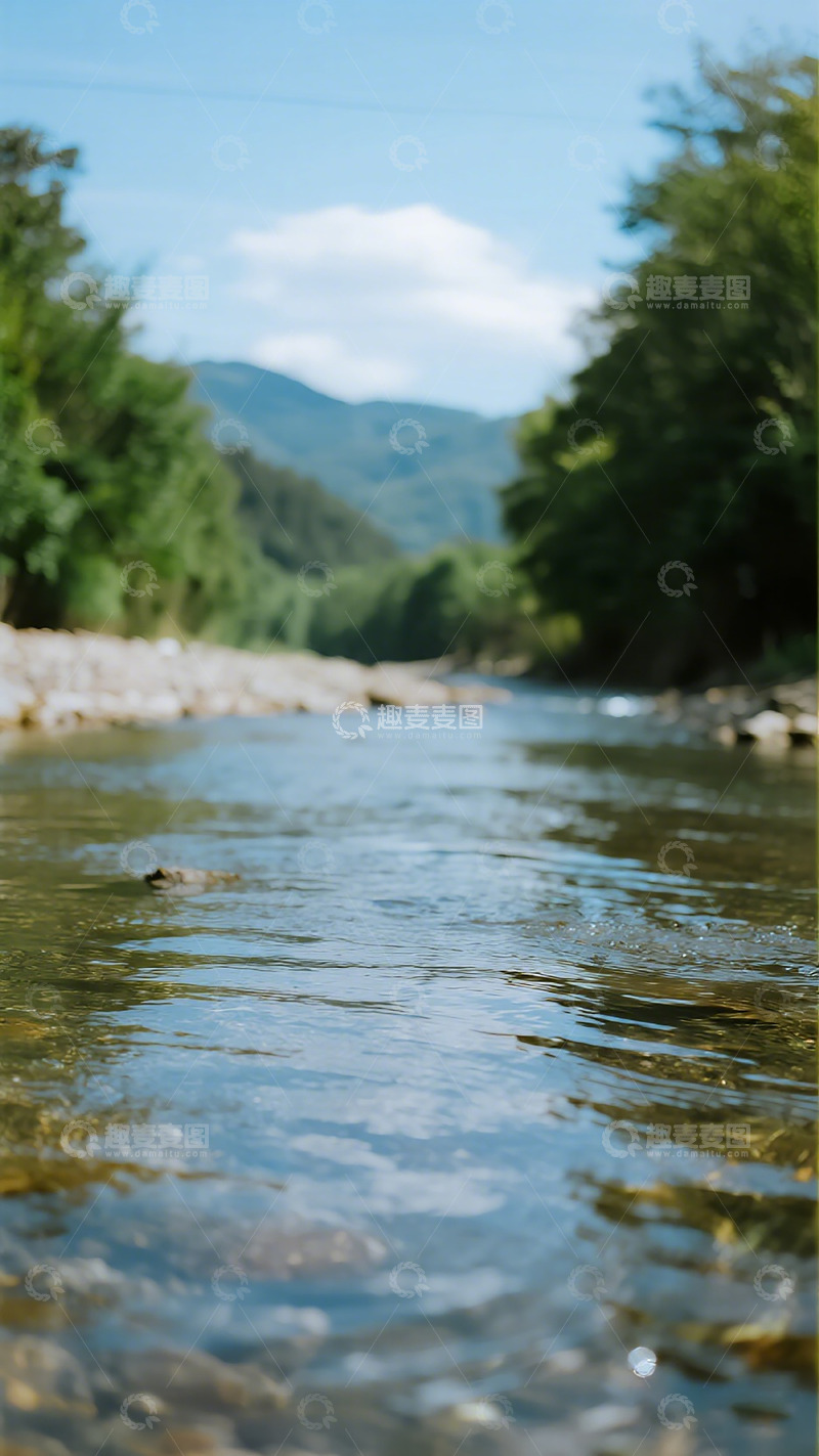 高清大图下载【趣麦麦图】溪畔绿树青山风光