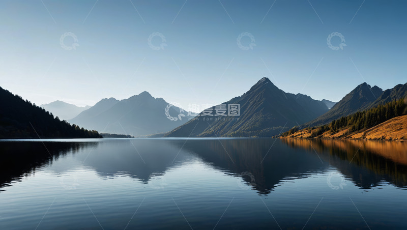 高清大图下载【趣麦麦图】平静湖水与远处山峦风景