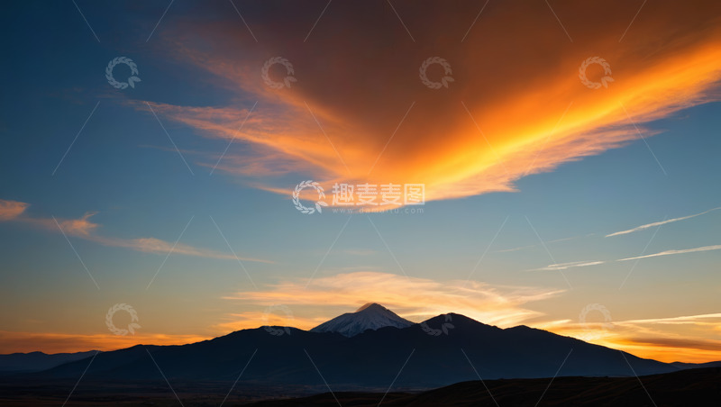 高清大图下载【趣麦麦图】日落时分远山与绚丽云彩景观