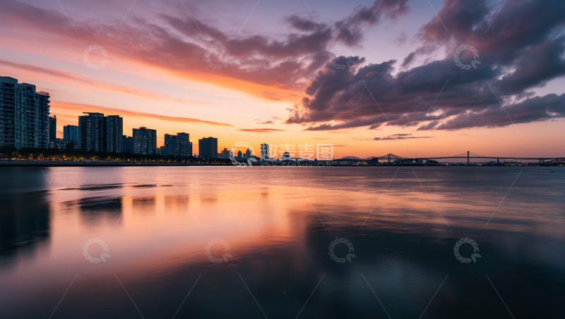 高清大图下载【趣麦麦图】城市黄昏时分的河畔风光