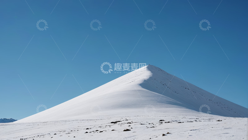 高清大图下载【趣麦麦图】蓝天背景下的雪山景色