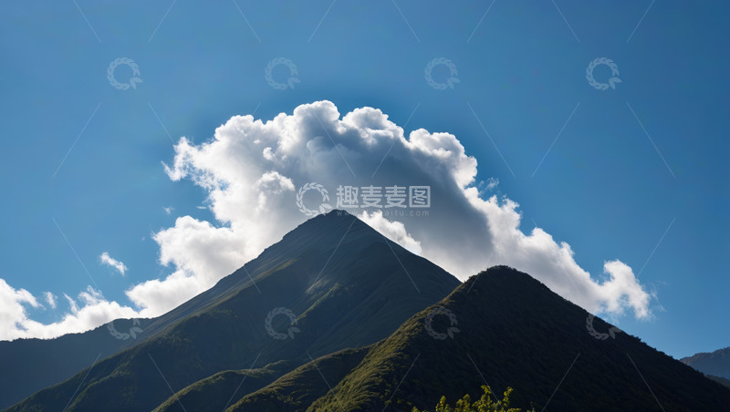 高清大图下载【趣麦麦图】蓝天白云下的山峰景观