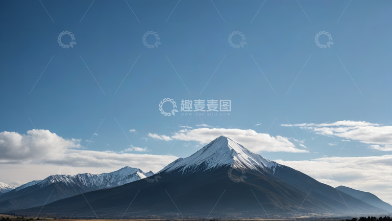 高清大图下载【趣麦麦图】蓝天白云下的雪山全景