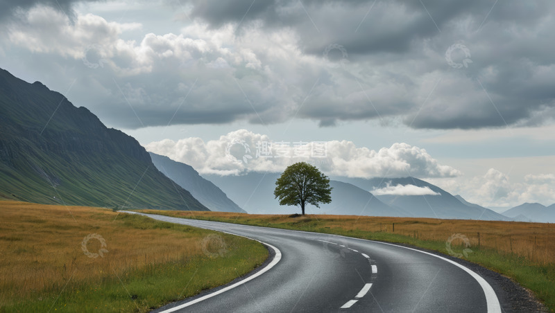 高清大图下载【趣麦麦图】旷野中的蜿蜒公路与孤树
