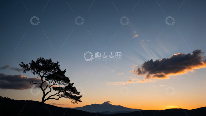 高清大图下载【趣麦麦图】日落时分远山旁的孤树景观
