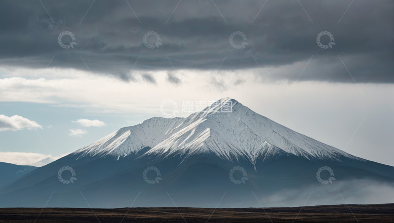 高清大图下载【趣麦麦图】雪覆山峰自然景观
