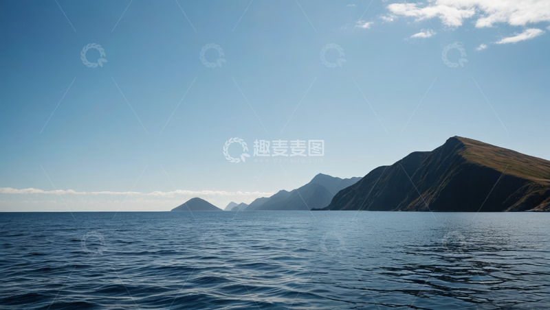 高清大图下载【趣麦麦图】海边远景连绵山脉与海洋