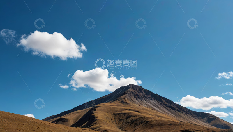 高清大图下载【趣麦麦图】蓝天白云下的高山风景