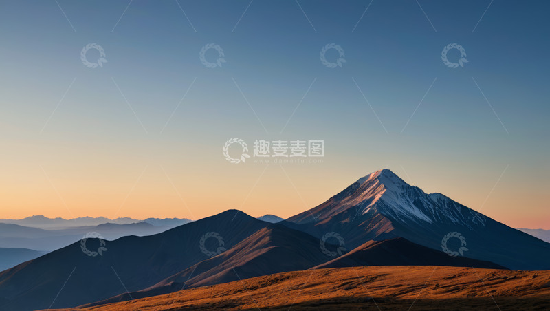高清大图下载【趣麦麦图】夕阳下的雪山与连绵山脉