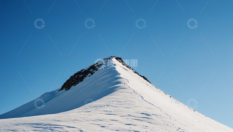 高清大图下载【趣麦麦图】蓝天映衬下的雪山景色